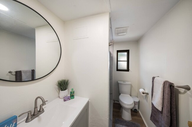 Building Photo - 1255 Songbird Dr