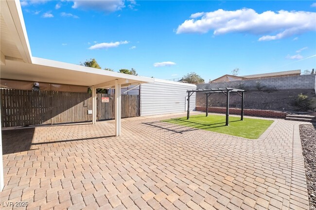 Building Photo - 325 Waterwheel Falls Dr