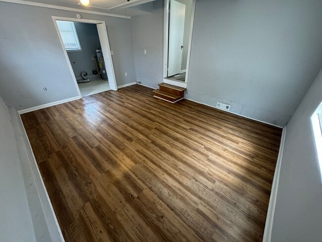 Building Photo - For Lease - 3 Bed, 1 Bath, 1350 Sqft, 0.27...
