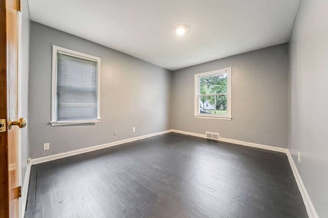 Building Photo - 2533 Greenvale Rd