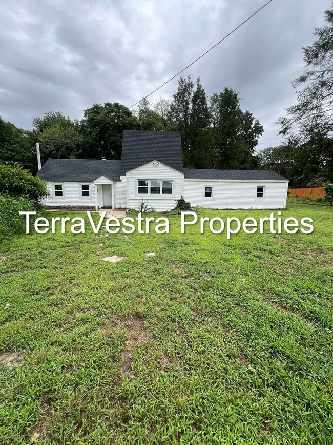 Building Photo - 3 Bed in Williamstown! Eligible for $500 S...