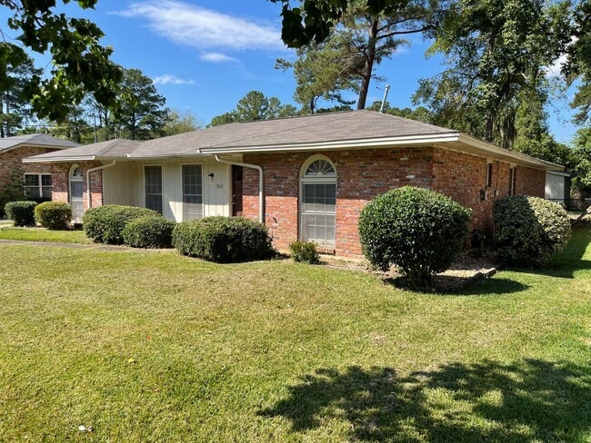 Building Photo - Ranch 3-Bedroom home !!