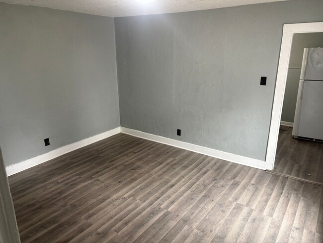 Building Photo - Duplex Apartment in Waterloo, IA