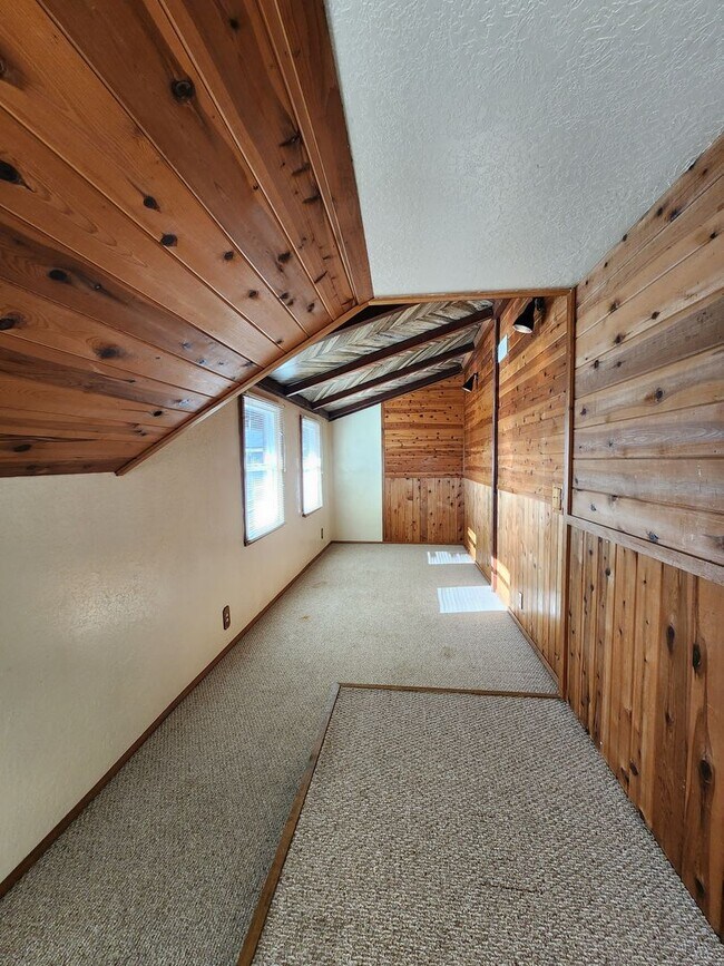 Building Photo - 122 Brennan St