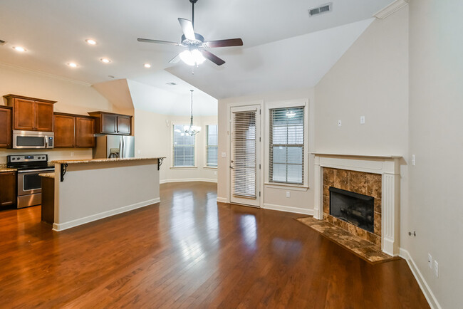 Building Photo - Stunning Brick Home in Oakland, TN