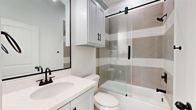 Building Photo - 4867 N Oakland Ln