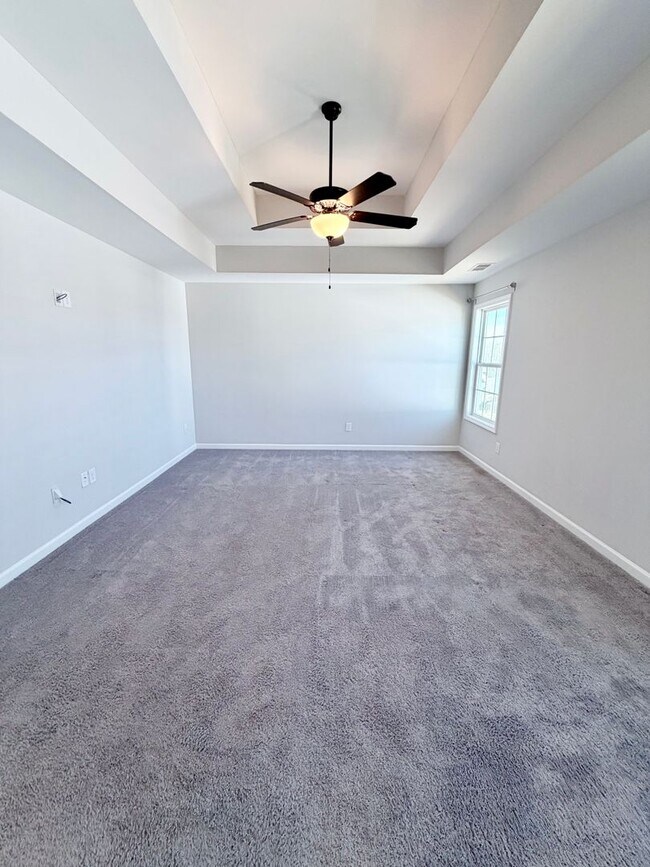 Building Photo - 215 Shoshone Cir