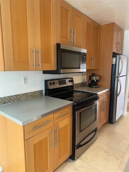 Primary Photo - 8247 NW 8th Pl