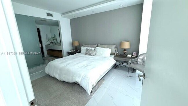 Building Photo - 460 NE 28th St