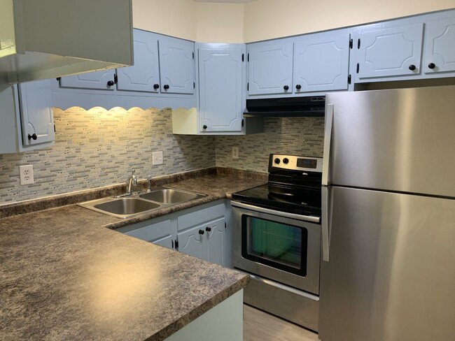 Building Photo - 5800 Falls of Neuse "B", 2-bd, 2-ba condo,...