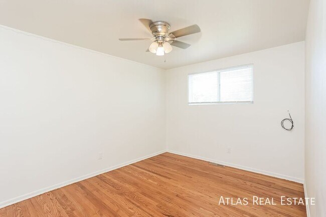 Building Photo - 649 Evanston St