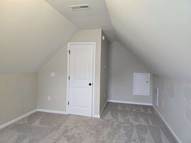 Building Photo - Beautiful 3-Bedroom Home with Bonus Room, Modern Finishes & a Huge Fenced Backyard