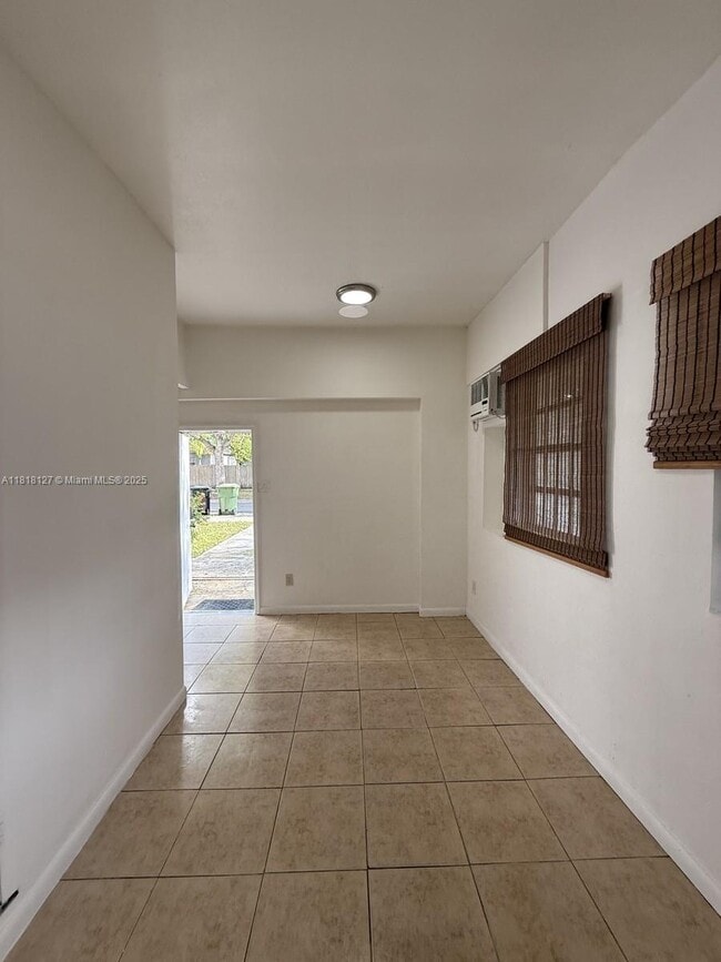 Building Photo - 242 NE 127th St