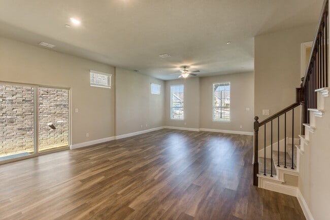 Building Photo - 7528 Redondo Dr