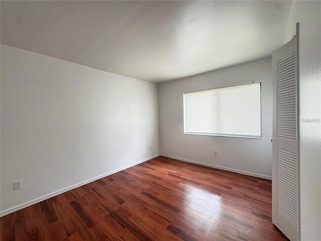 Building Photo - 497 Club Dr