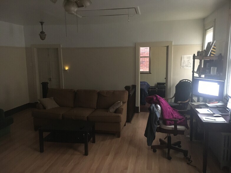 Living room - 53 S 18th St
