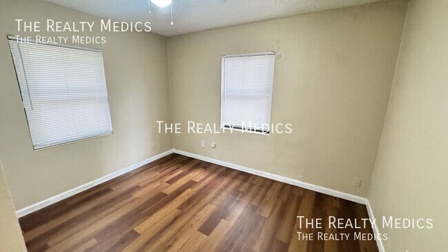 Building Photo - 1100 Santa Anita St
