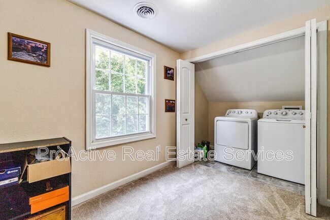 Building Photo - 6040 Airway Ln
