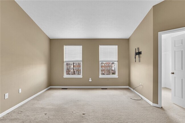 Building Photo - 704 Park Plaza E