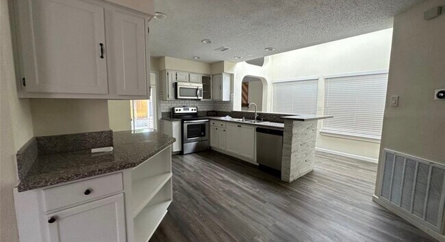Building Photo - 4626 Green Trail Dr