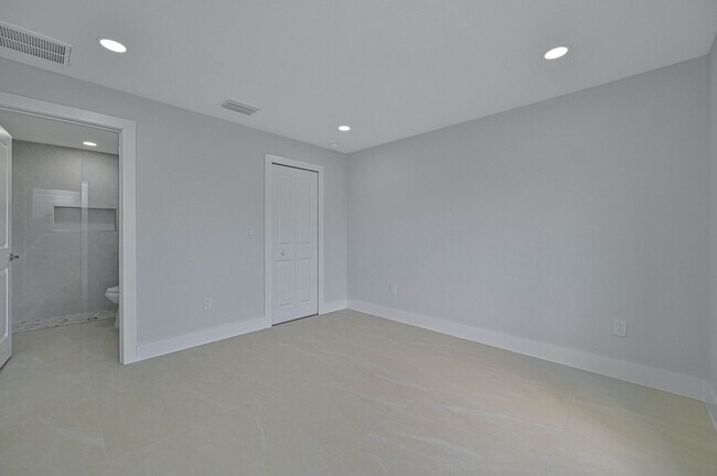 Building Photo - 4522 24th St SW