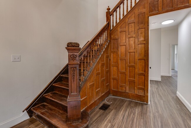 Building Photo - 19 Allen St