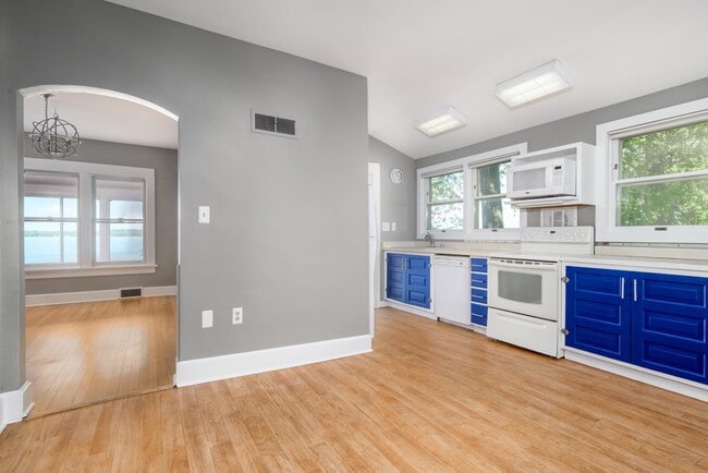 Building Photo - 5026 Lake Mendota Dr