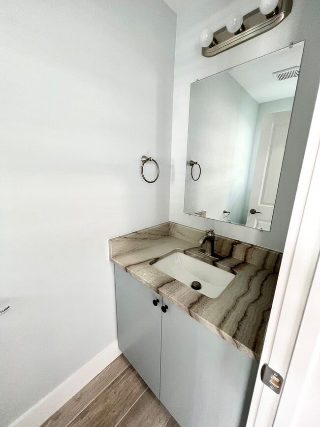 Building Photo - MOVE IN READY - FOUR Bedrooms! Master suite on both levels! Great Conway Location!