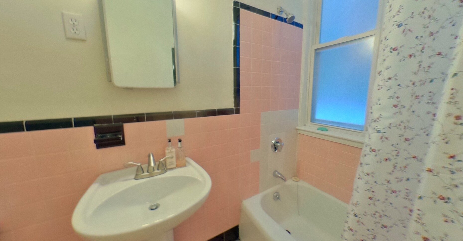 Building Photo - 22 Euston St