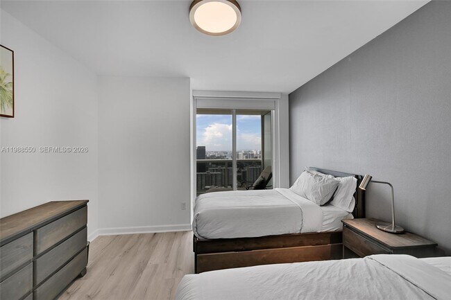 Building Photo - 1830 S Ocean Dr