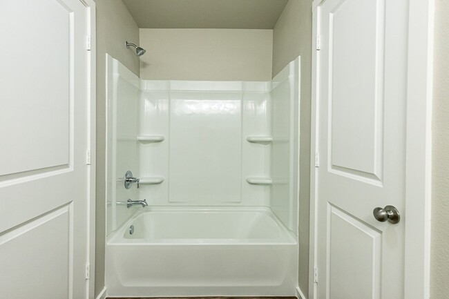 Building Photo - Beautiful 3 bed 2 bath!