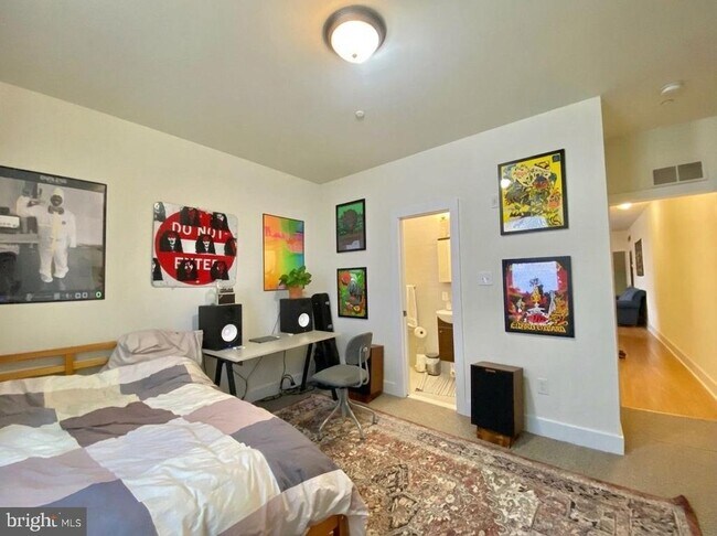 Building Photo - 1622 W Jefferson St