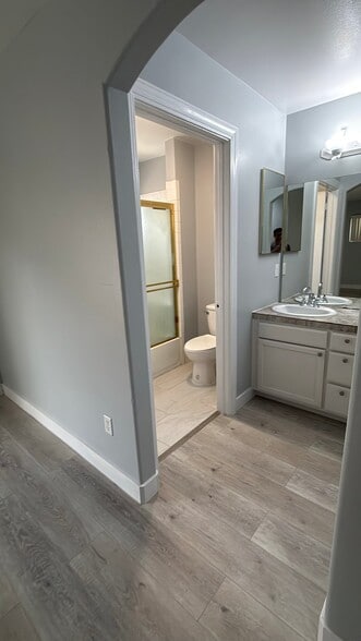 Building Photo - 14627 Gledhill St