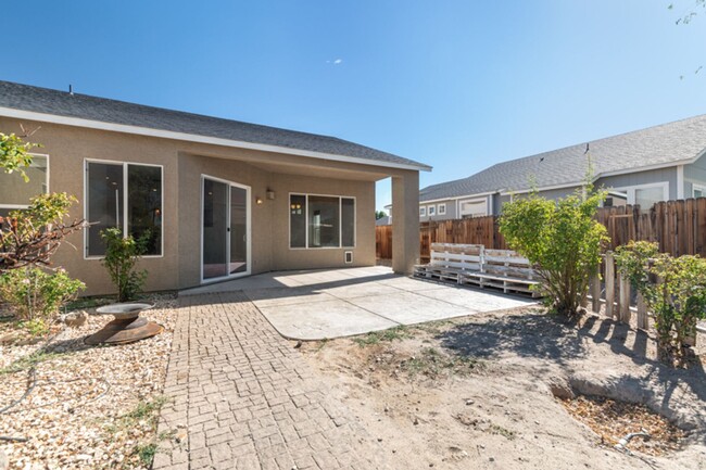 Building Photo - 3 Bed + Office Fernley Home