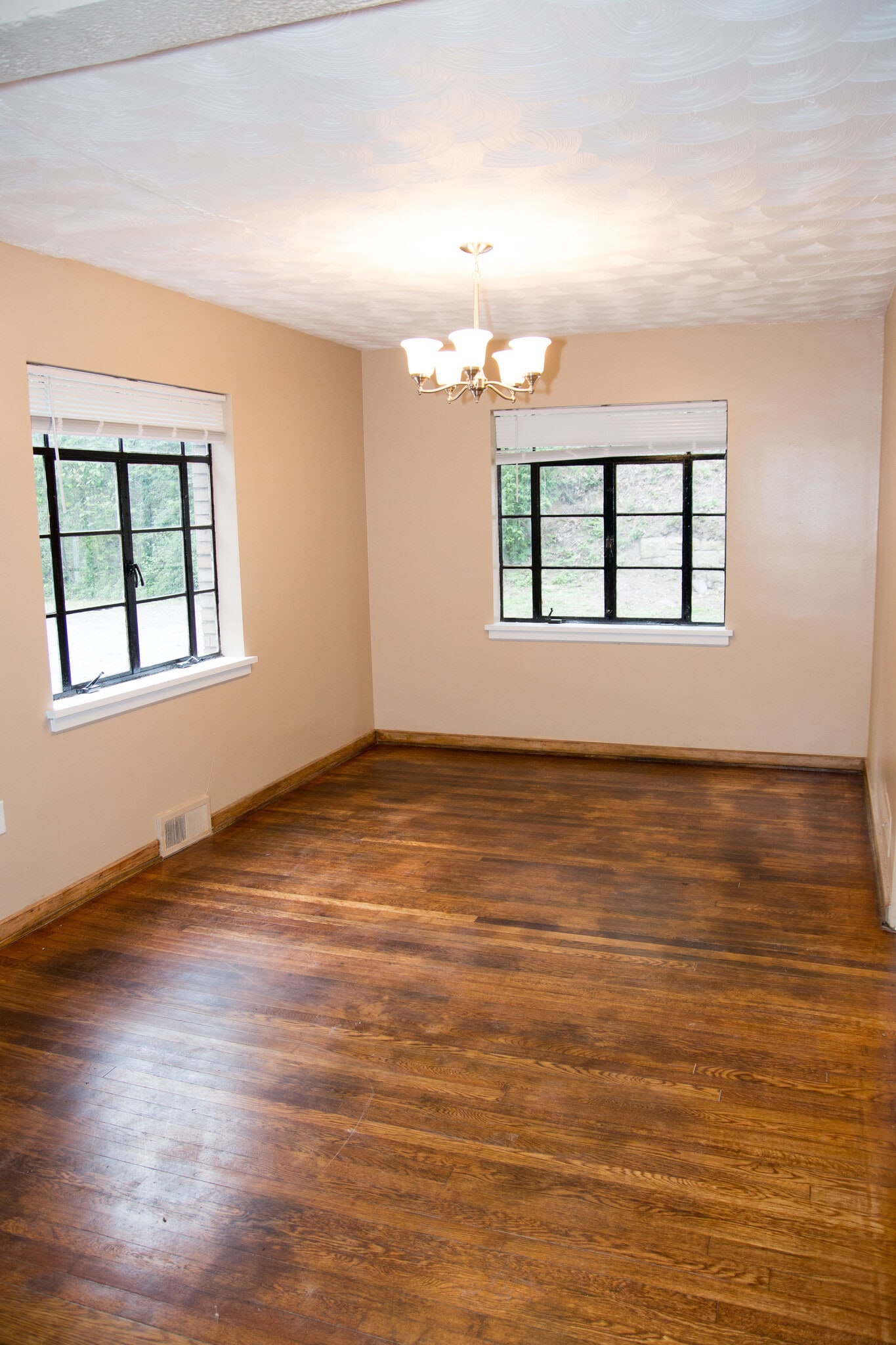 Building Photo - 1223 Greenbrier Rd