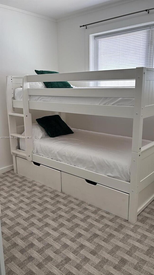 Building Photo - 2321 SE 15th St