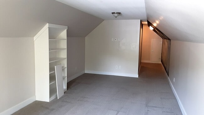 Building Photo - Country Estate Home in Ashland Area