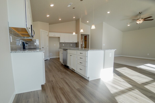 Building Photo - 2814 N Cherry Grove Way