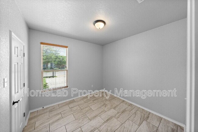 Building Photo - 170 Tedder St