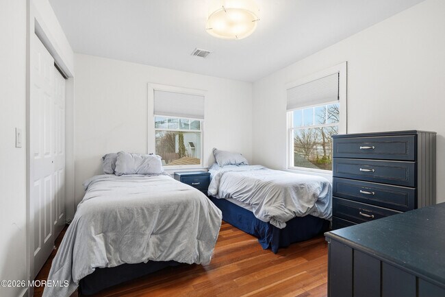 Building Photo - 505 Laurel Ave