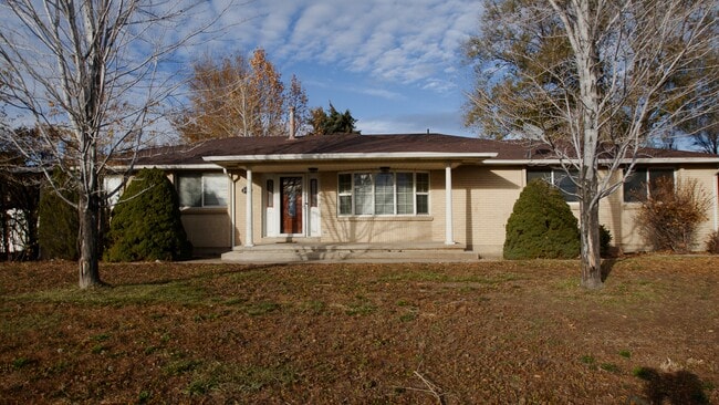 Building Photo - 2455 S Bluff Rd