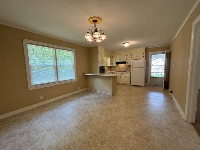 Building Photo - 2755 Hwy 123 N