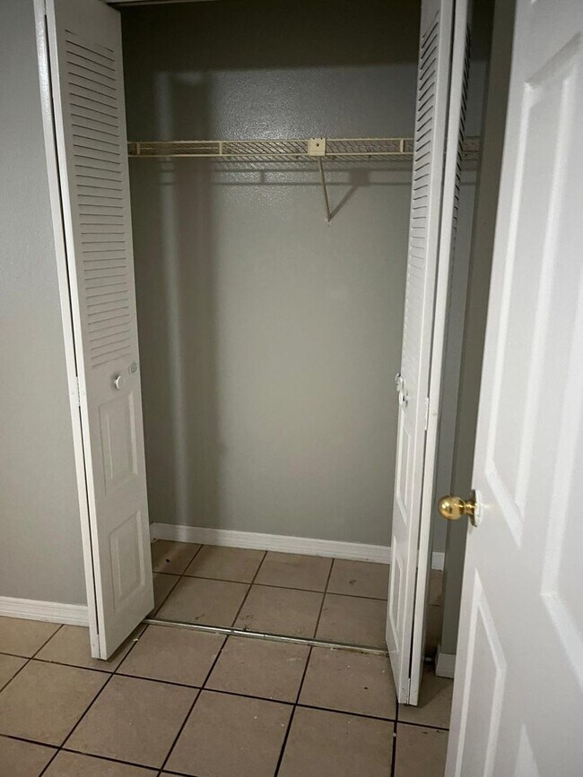 Building Photo - Move-In Ready 2BR/2BA Home with Modern Updates & Prime Zephyrhills Location!