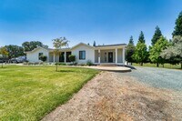 Building Photo - Escape to the Country – Beautiful 3 Bed, 2...