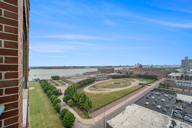 Building Photo - 3320 Spinnaker Ln