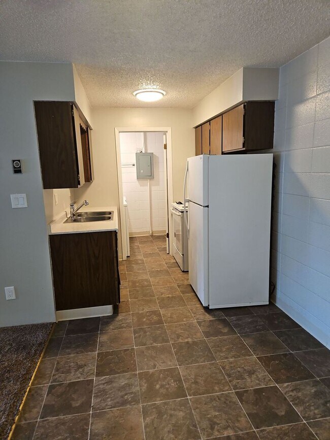 Building Photo - 1 bedroom 1 bath apartment (photos similar)