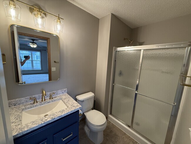 Building Photo - 10515 Pond Curve