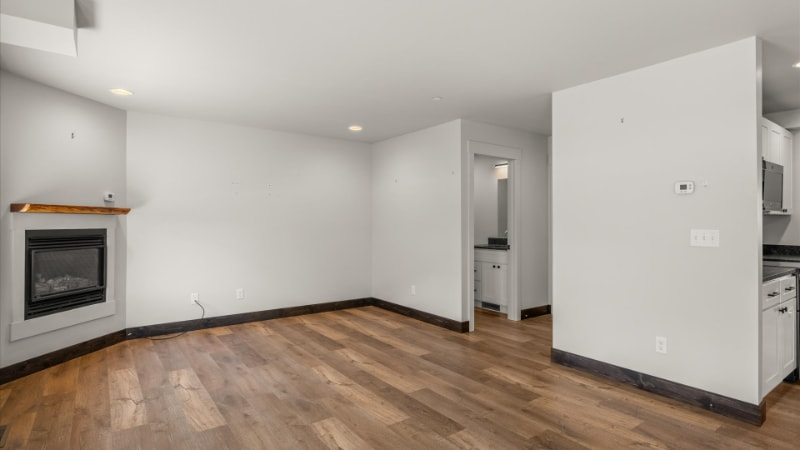 Building Photo - 1010 E 7th St