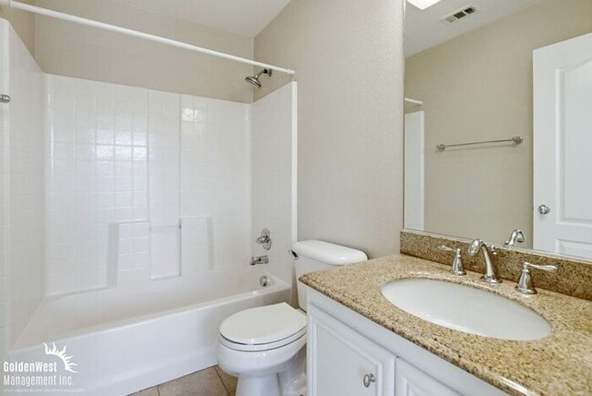 Building Photo - Beautiful 3Bdm 2.5Ba Townhome in a Prime San Marcos Location