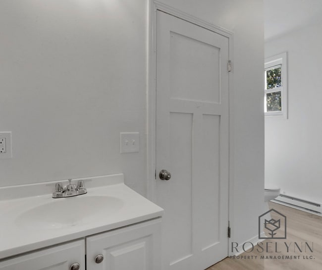 Building Photo - 270 Walnut St